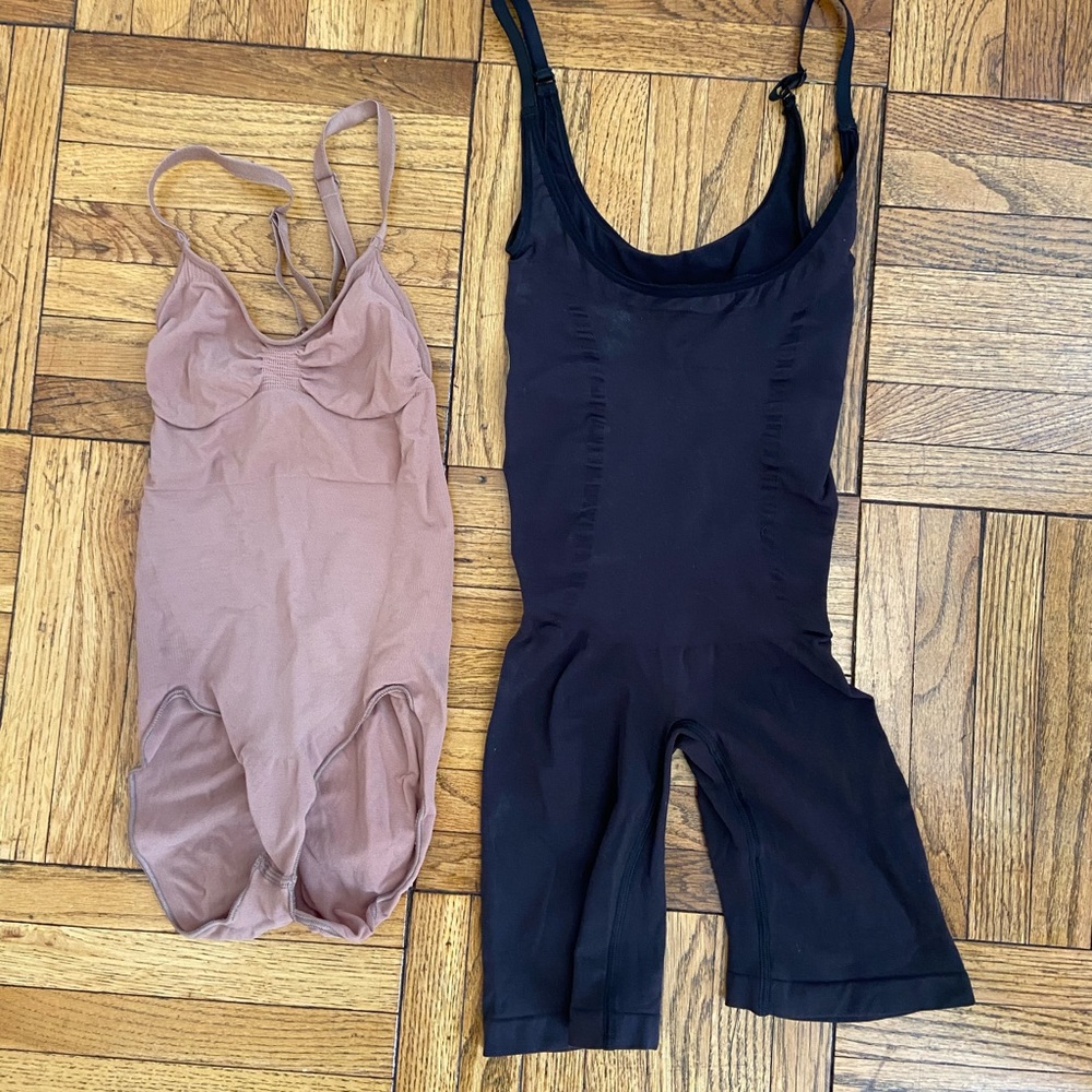 Skims bodysuit Lot size small/medium